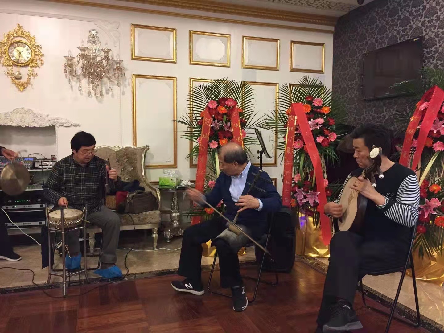 著名作曲家杨乃林亲自操琴伴奏,司鼓:杨乃毅 月琴:杨乃忠