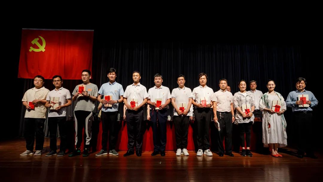 江苏省演艺集团召开庆祝中国共产党成立101周年暨七一表彰大会