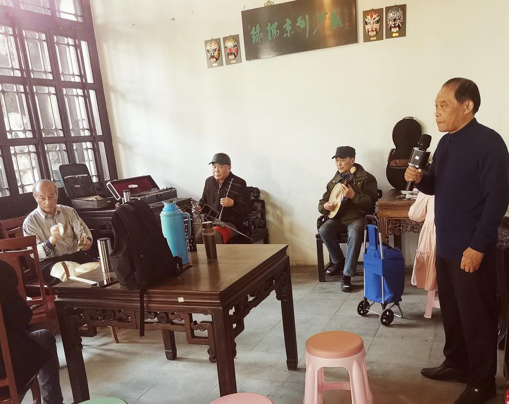 京昆艺术网高邮市文联高邮市个私经济协会主办的京剧演唱会